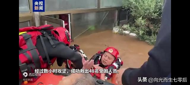 北京暴雨致养老中心被淹 消防救援