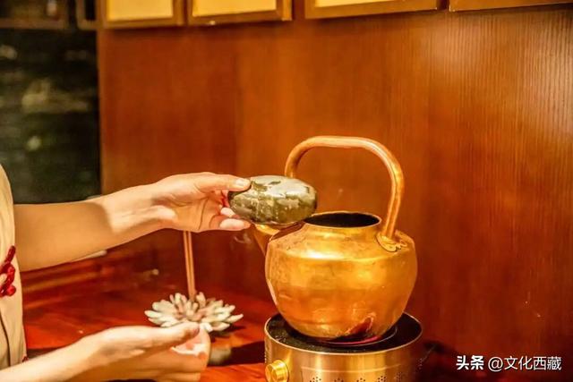 西藏雪山下的温泉爽飞！这才是秋冬泡汤顶配!