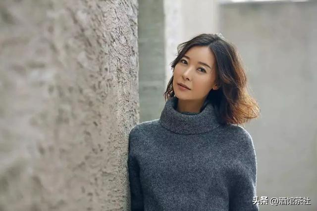 爷爷开国上将，爸爸副参谋长，家世显赫的她53岁却没生下一儿半女