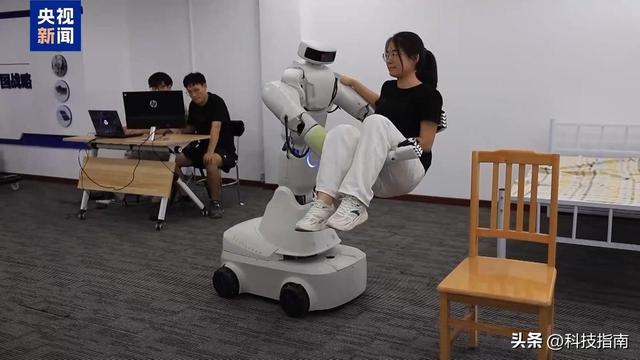 家政阿姨工资涨25%：AI正在抢走工作还是创造机会？