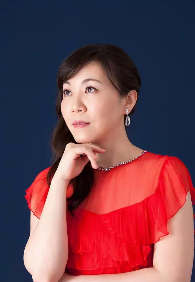 两性关系：45岁后，女人不怕你动手动脚，就怕你碰这几样！