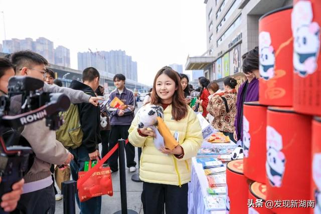 双城联动，盛启冬游！成都文旅携“公园城市”魅力亮相长沙万家丽