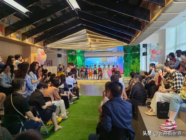 周末逛书店 文‖井明新