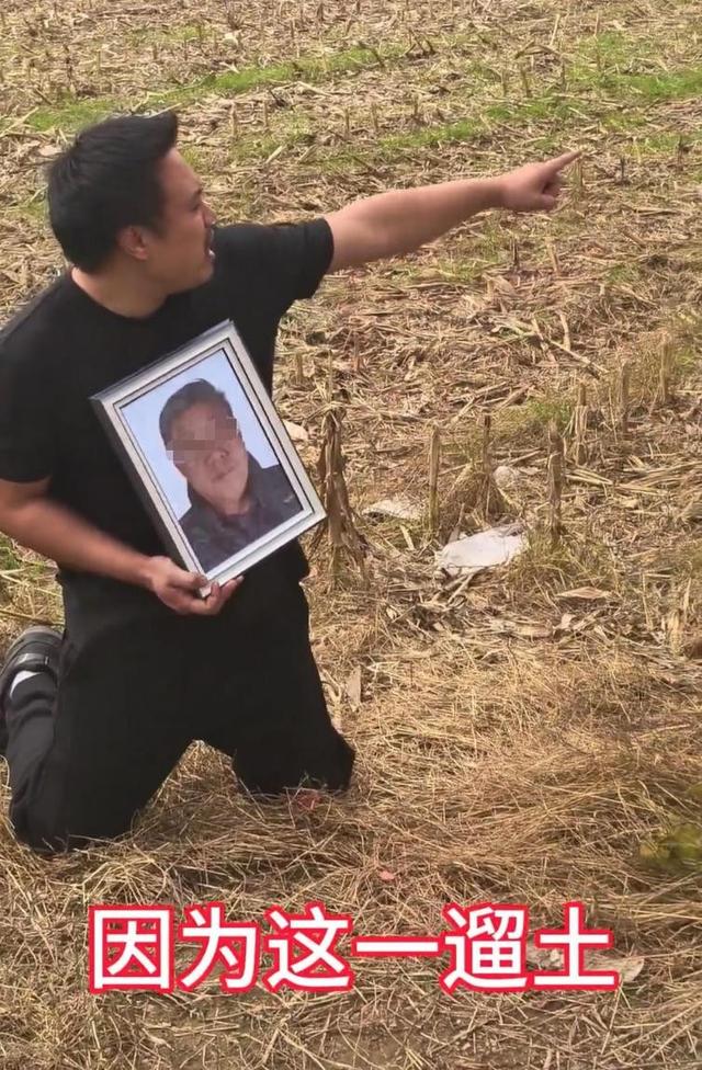 邻居持杀猪刀灭一家五口，男子再发声：10岁儿子外出寻爷遭灭口	，案发当天自己被凶手儿子拉黑