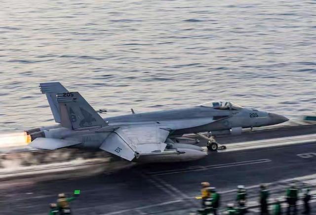 美军王牌航母30分钟连摔2机！全球网友炸锅：这是纸老虎现形了？