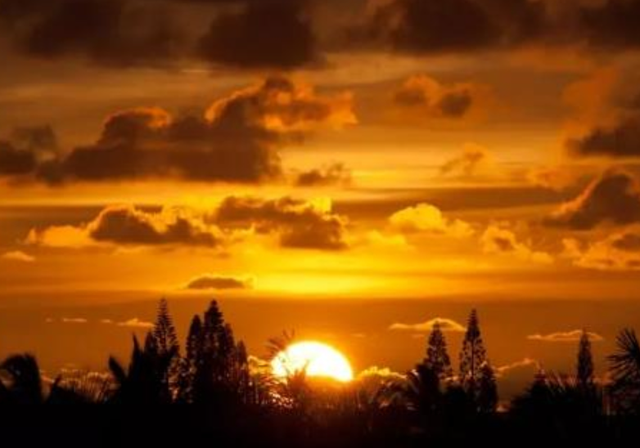 我国最神奇村庄	，一天能看三次日出，云南黎明村到底有多神奇？