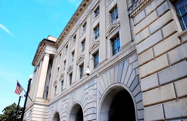 人还没到，特朗普的三份大礼就已经抵达北京，被中国给打怕了
