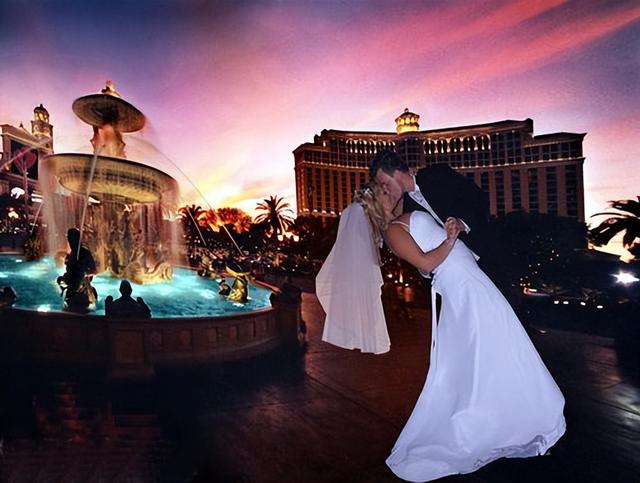 拉斯维加斯，一座建在沙漠中的城市，每年游客竟达4000万