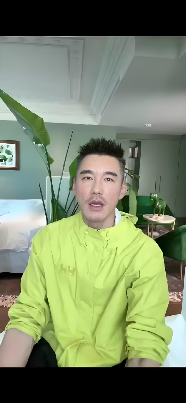 胡兵素颜流出，网友：这还是那个T台男神吗？