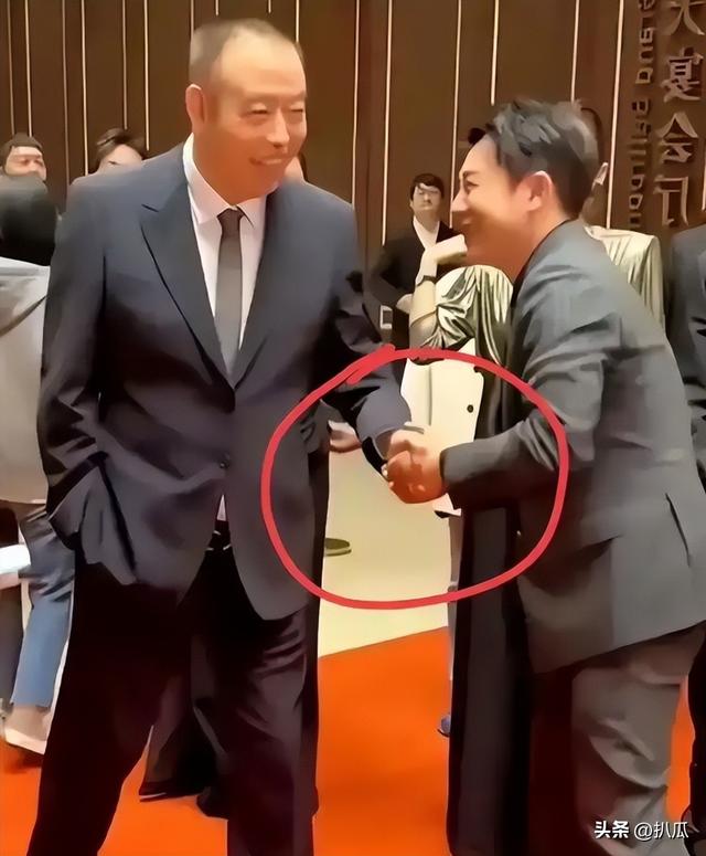 消失200天后，张颂文高调现身，大杂院内摆满废品，混得这么惨吗?
