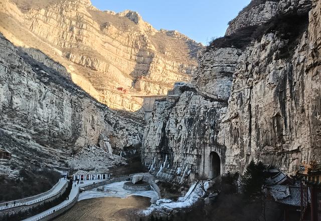 悬空寺探秘：我在悬崖上触摸了1500年前的北魏心跳