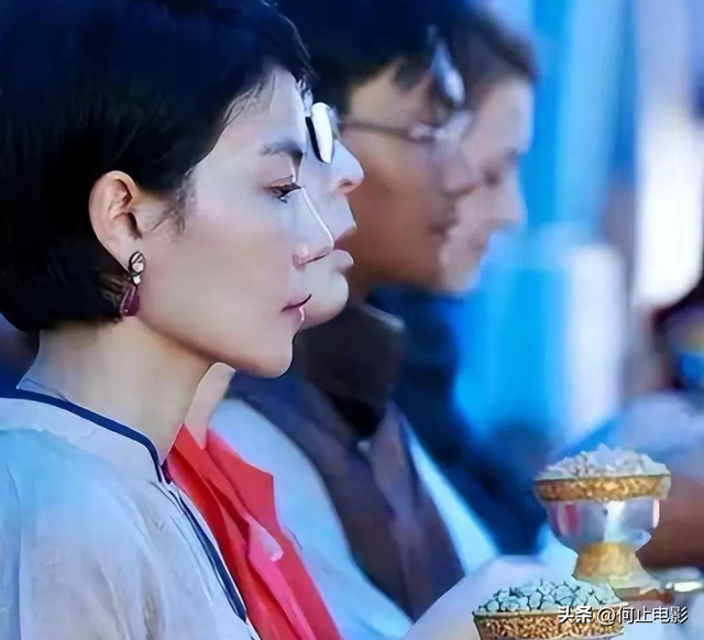56岁王菲没想到，辛苦养大的唇腭裂女儿李嫣，早为亲爹李亚鹏争光