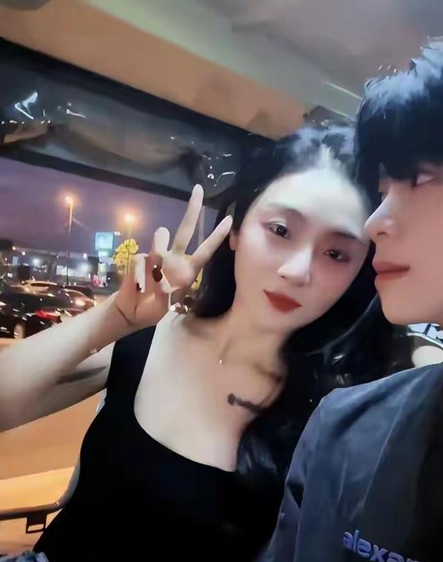 花50万“买英国精子生3娃”的山东女人，7年后现状曝光：她独美
