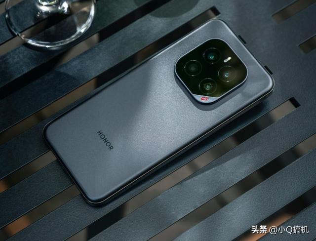 2025国补后，“接近完美”的3款旗舰手机，16GB+512GB用五年不换
