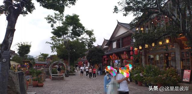 丽江古城大水车及周边景色
