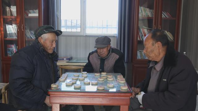 医生发现：那些经常下棋的老人，到六十岁以后，大多变成了这样