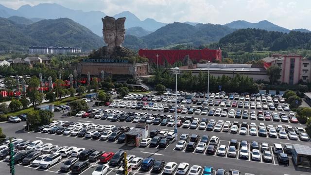 明月山国庆假期人气满满，直击活动现场→