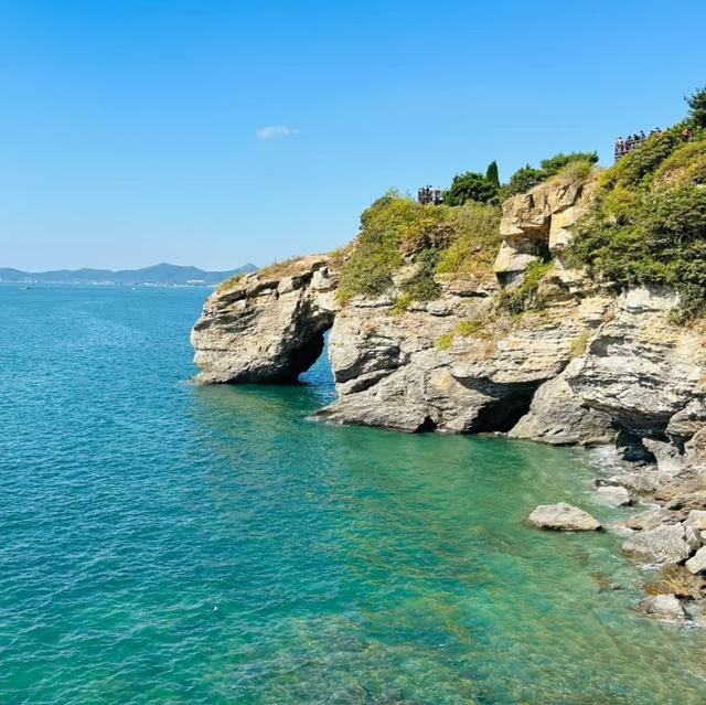 我是上海人，旅游景点大连金石滩，见几亿年海蚀怪石比老家石头凶