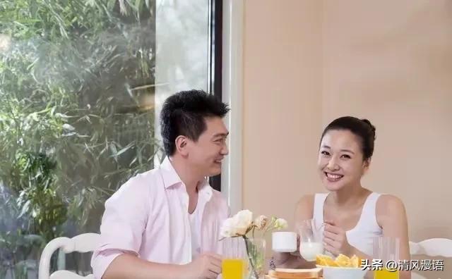 别不信，女人一旦动了真情，90%都会有这四种表现！尤其中年女人
