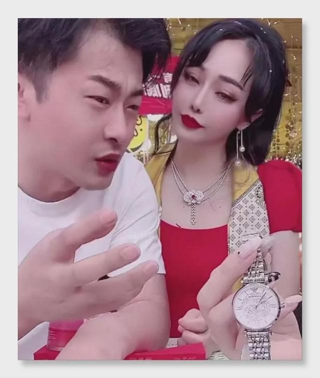辛巴永久退出直播？15亿超市梦搁浅，辛选帝国交予妻子