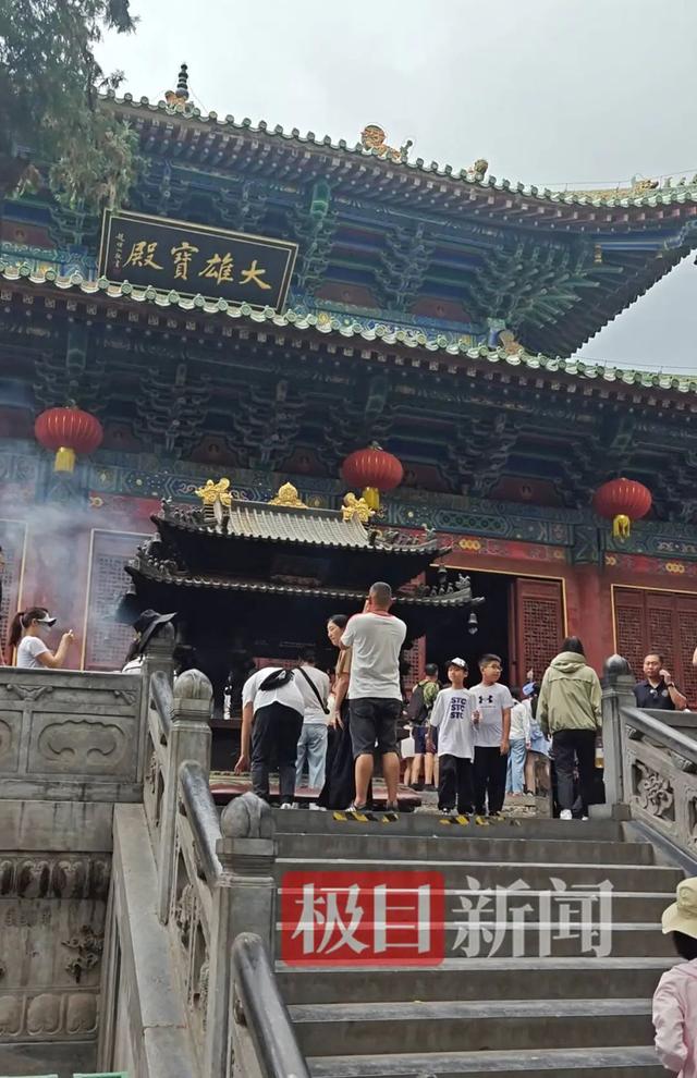 新住持履职后少林寺免票？记者实探：仍需购票且价格不变，所有卖香摊位已撤，仅剩几个在卖药膏