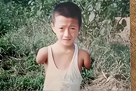 袁立东：天生没手脚，父母让他自生自灭，他却能娶妻生子靠嘴养家图片