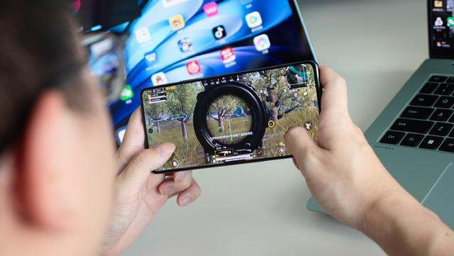 iQOO Z10 Turbo+ 体验：旗舰双芯+大大大电池