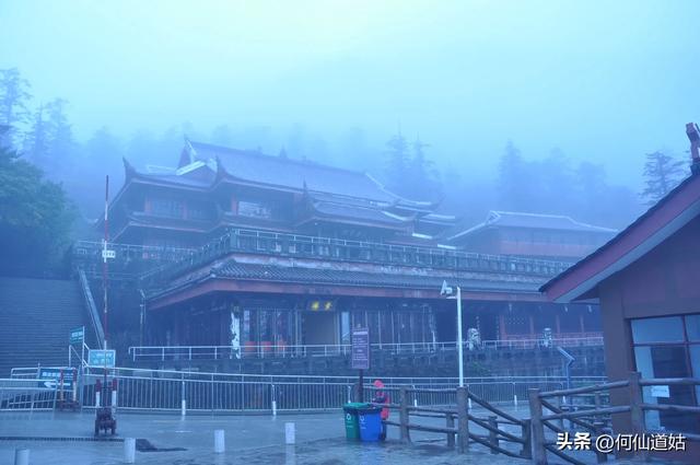 峨眉山旅游