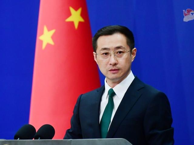 为了尽快访华，特朗普像变了个人，当着全世界向中国表示感谢