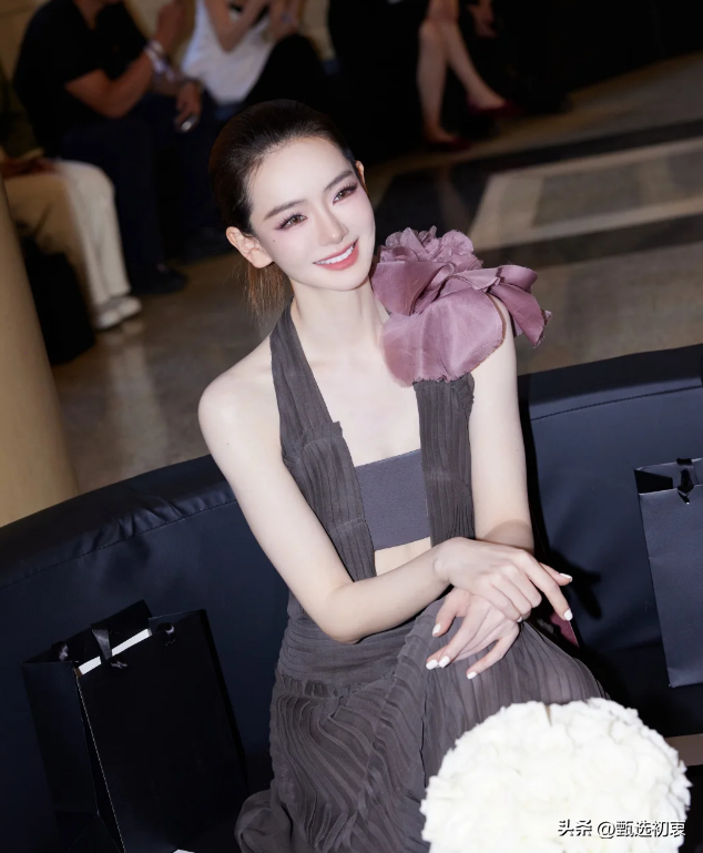 有种人生赢家叫戚薇，从双性恋到二胎宝妈，如今婚姻甜蜜羡煞旁人