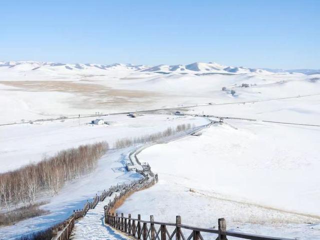 游览乌兰布统影视外景基地