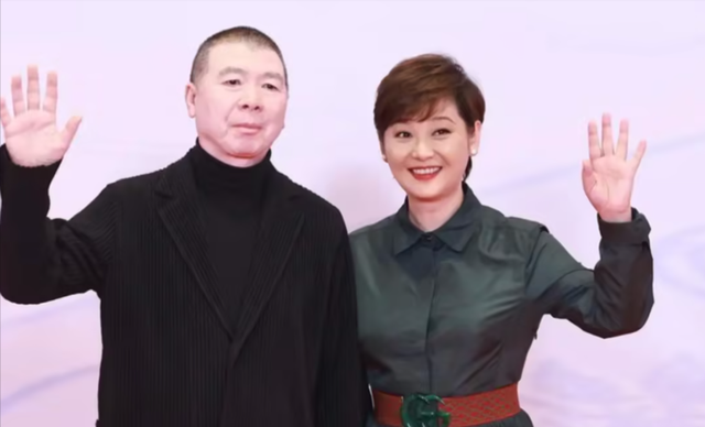 和徐帆离婚传闻真相大白仅2个月，冯小刚近况曝出，一点都不意外