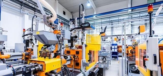 逃不掉了！38万亿债务炸雷，美联储急刹车，中国笑看美国自食恶果