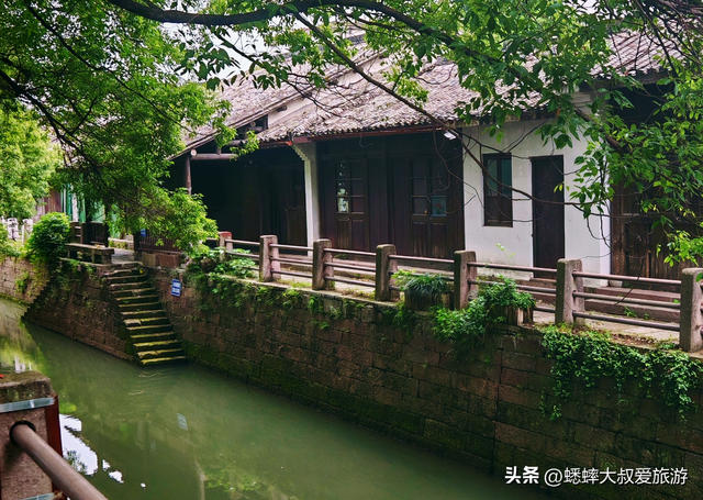 太难得了，原来杭州还藏着“绝美古街”，拍照打卡一绝，关键无人