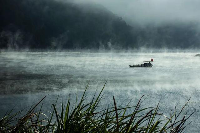 一眼沦陷！新安江的雾气，堪称江南冬日的 “治愈顶流” | 皖美冬日 | 第十五届安徽国际文化旅游节