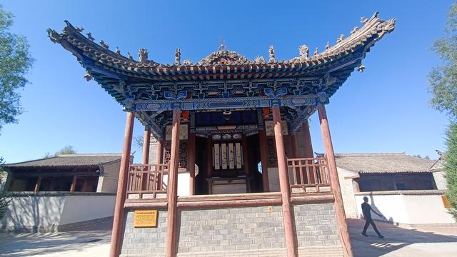 第八站：参观会宁会师楼，尝武胜驿地道羊肉