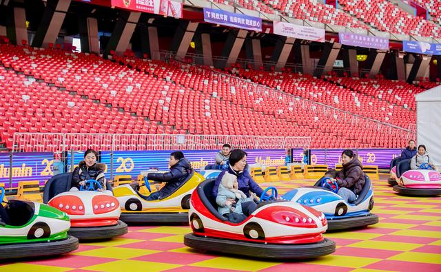 第十五届鸟巢欢乐冰雪季开幕 创新“双区”模式打造全民冬日狂欢