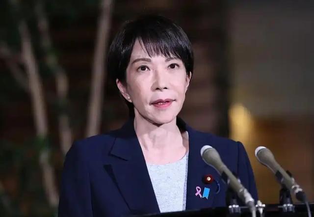 越南继续搞事情？出稀土新规后，越军舰穿台海，对华示威对美示好