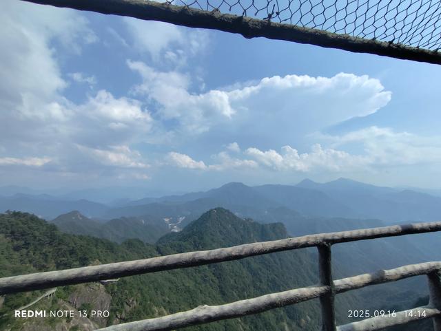 看明堂山⛰️万米高空玻璃栈道！悬崖天路！人间仙境！