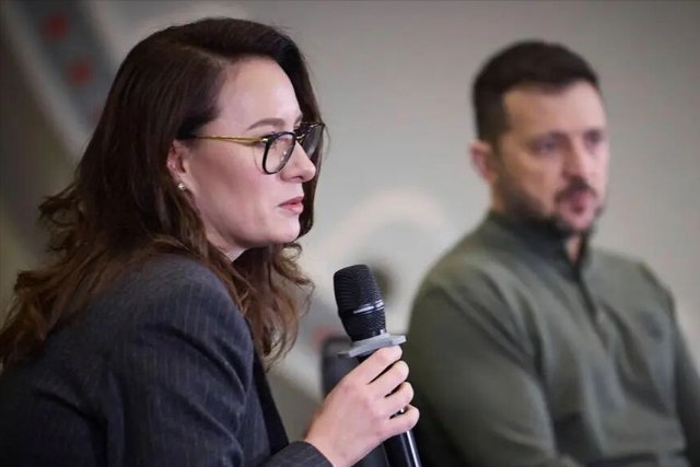 战火中卷走1亿，泽连斯基亲信外逃，乌克兰寒冬再遭重击