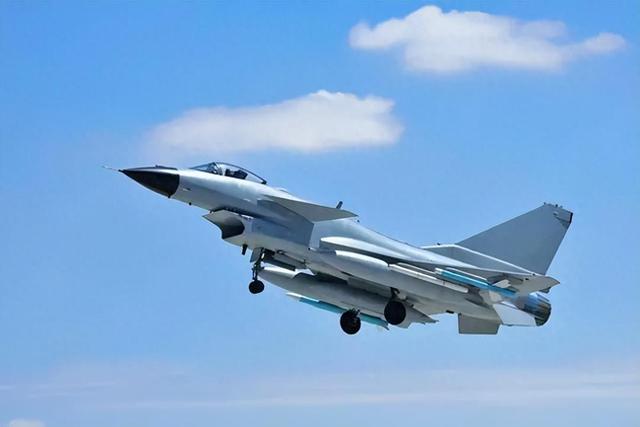 攻不了也守不住？中国空军在西藏上空，被印度空军足足欺负了40年