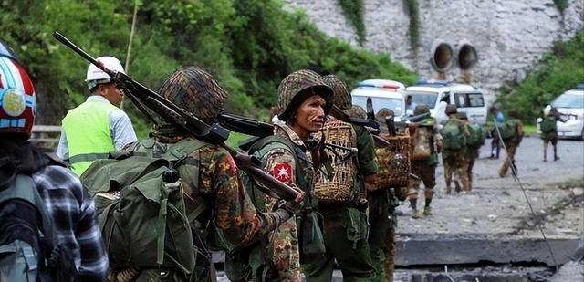 泰军失利，柬埔寨鸟枪换炮，第三国势力已进场？中文战报暗藏玄机