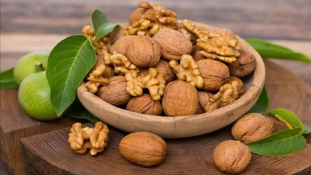 核桃立大功，医学研究发现：每天吃核桃对这3种慢性病或有好处