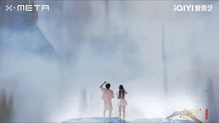 在南京路穿越“赛博龙门”，这才是Z世代的过年打开方式！