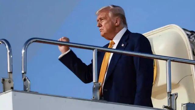 美军战机离奇坠入南海，仅仅24小时后，特朗普亲自宣布“破案”