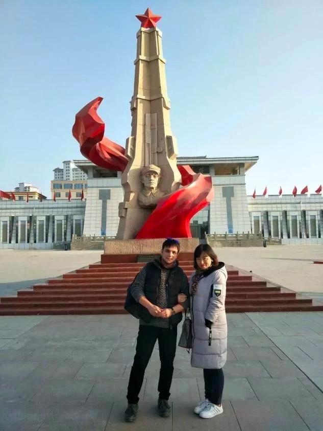 阿塞拜疆小伙零彩礼娶甘肃女孩，定居成都后提出分房睡，出轨了？