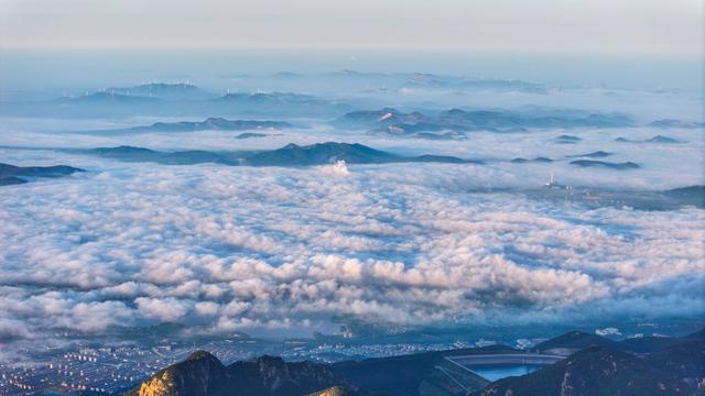 泰山云海之上的天地交响