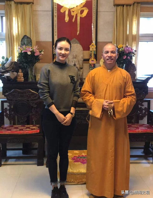新住持上任不到一天，印乐与美女照片被曝光！与释永信区别太明显