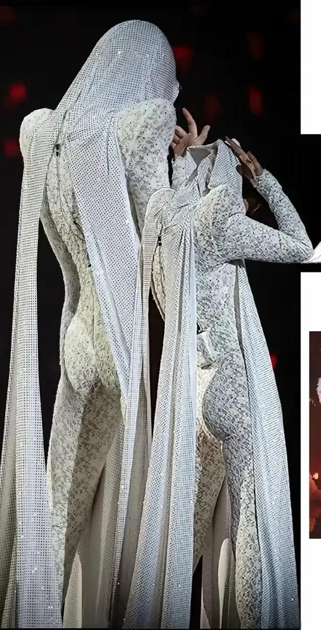 我滴个娘耶，李宇春呀，李宇春，你这是又穿的啥衣服呢？