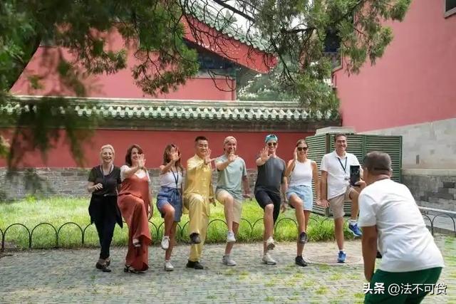 风向反了！免签后的中国，让外国人集体沉迷：回国连饭都吃不下